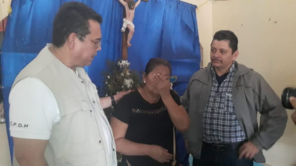 Familiares denuncian ante la Fiscalía asesinato de joven de León