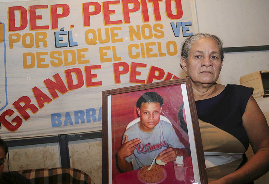 Madres de Abril denuncian asedio por parte de la polic&iacute;a y trabajadores del gobierno. Foto: El Nuevo Diario