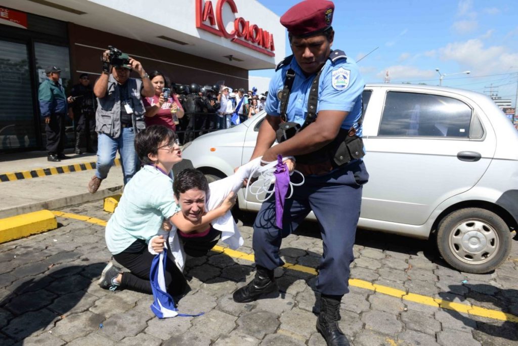Después de cinco horas de intimidación, la Policía orteguista liberó a seis activistas secuestradas