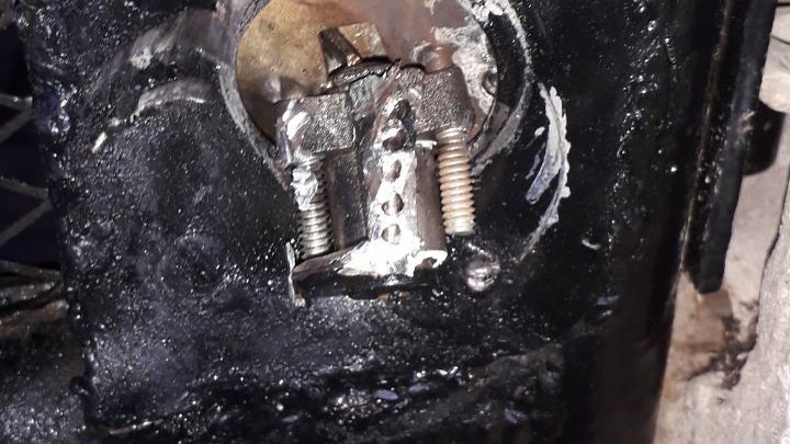 La cerradura del portón de la casa de Nahiroby que fue dañado por los delincuentes orteguistas. Foto: Cortesía