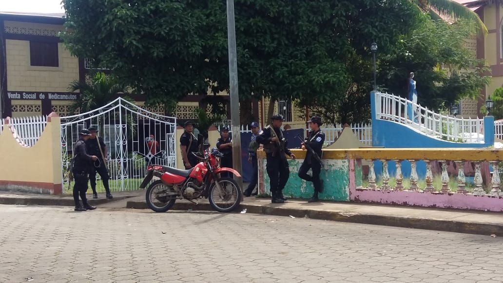 Alcalde de El Almendro denuncia despliegue policial en las afueras de la alcaldía municipal. Foto: Twitter de CxL