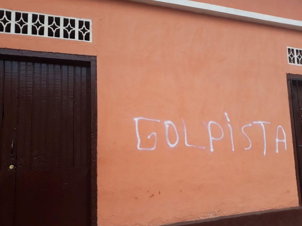 Policía orteguista y paramilitares asedian a familia chinandegana