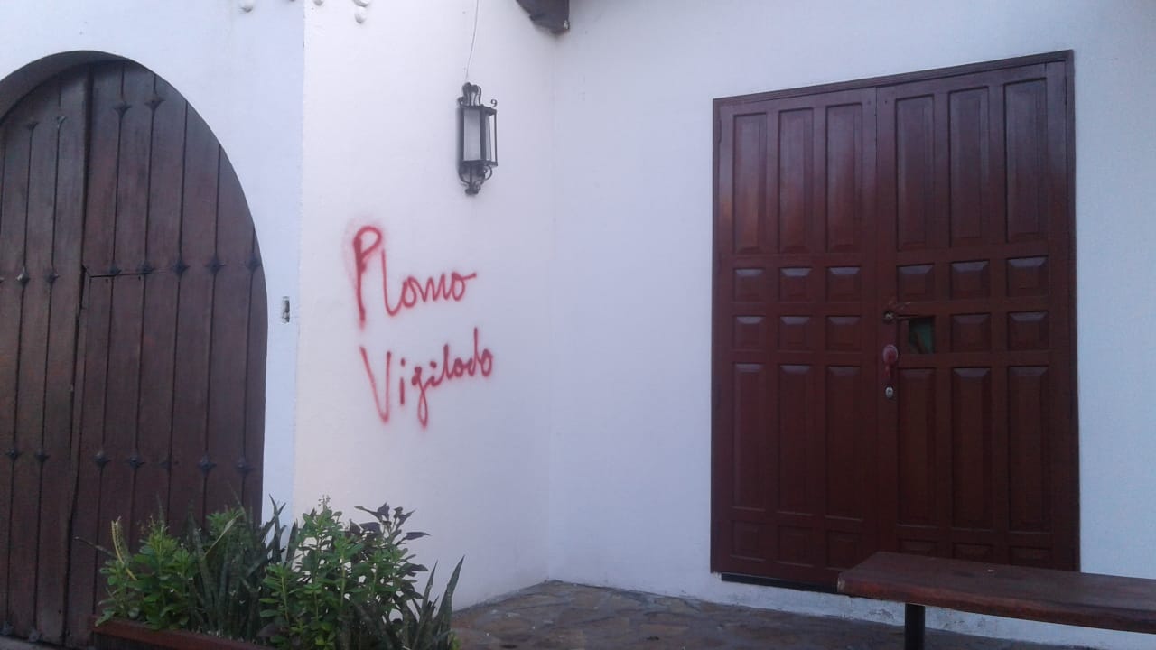 Pintas de amenazas en la casa de José Pallais, miembro de la Alianza Cívica por la Justicia y la Democracia (ACJD). Foto: Cortesía