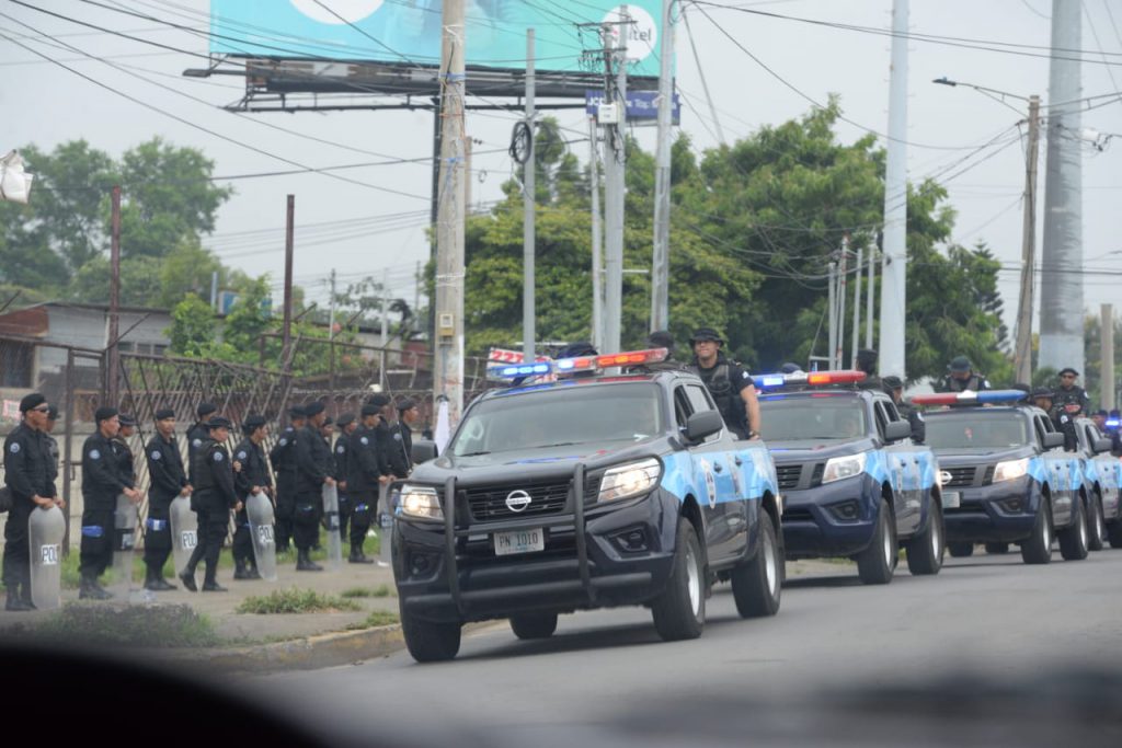 Dictadura desplegó un brutal contingente de policías para impedir marcha por el asesinato del joven Matt Romero