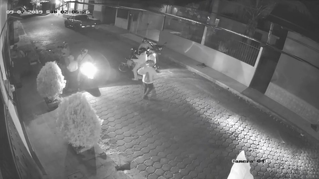 Filtran video de turberos orteguistas que realizaron pintas amenazantes contra director de Radio Darío