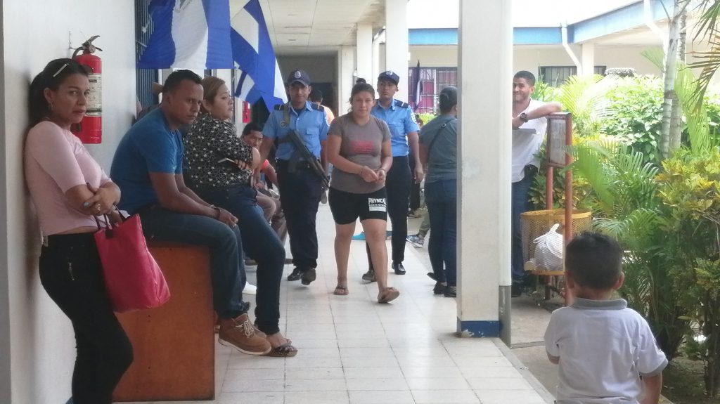 Libertad condicionada a ciudadana de Catarina que fue secuestrada por abucheo contra el comisionado Avellán