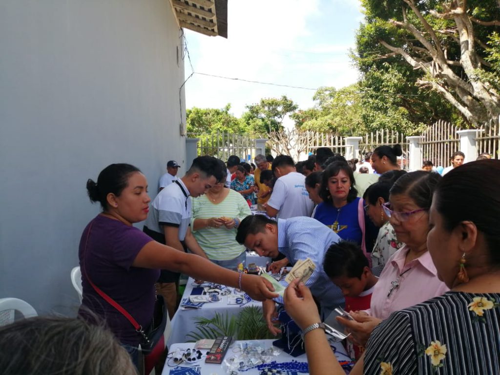 Excarcelados políticos realizan segunda feria artesanal en Catarina