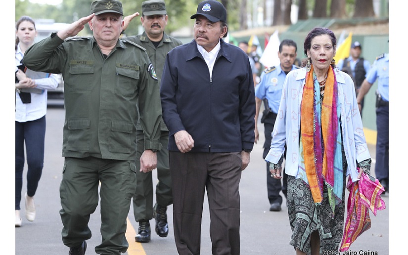 Daniel Ortega y Rosario Murillo junto al jefe del Ejército de Nicaragua Julio César Avilés. Foto: El 19 Digital