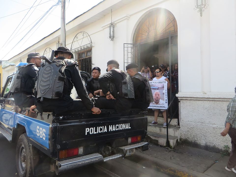 Asedio policial en la iglesia San Miguel de Arcangel en Masaya. Foto: Noel Miranda/Artículo 66
