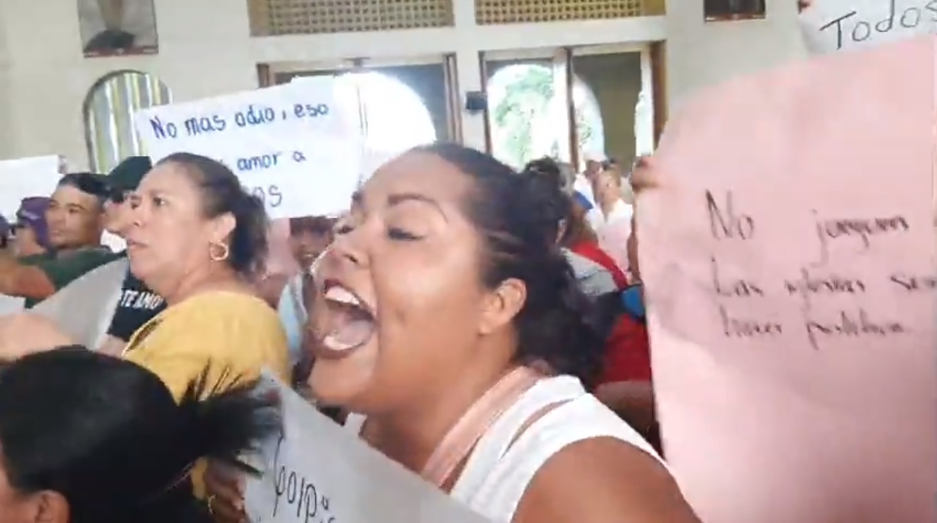 Turbas orteguistas se toman la Catedral de Managua y amenazan a madres en huelga de hambre