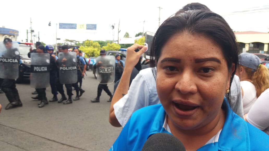Josseling Rojas, periodista de Acción 10 fue agredida por los oficiales orteguistas. Foto: María Gómez / Artículo 66
