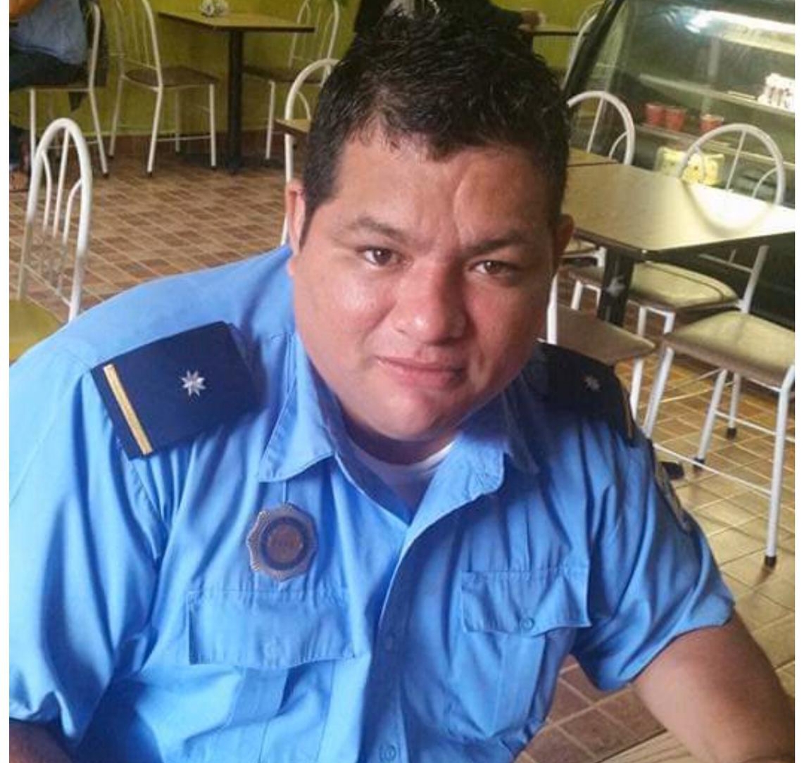 Juan Aníbal Castro Herrera, de 36 años, el policía que arrebató y quebró el teléfono al camarógrafo Bryan Zeledón.