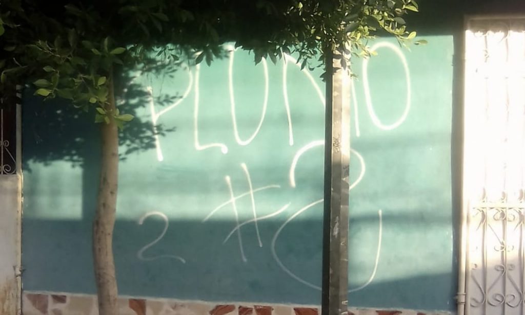 Fanáticos orteguistas marcan con la palabra “plomo” la casa de la hermana de «La Loba Feroz»