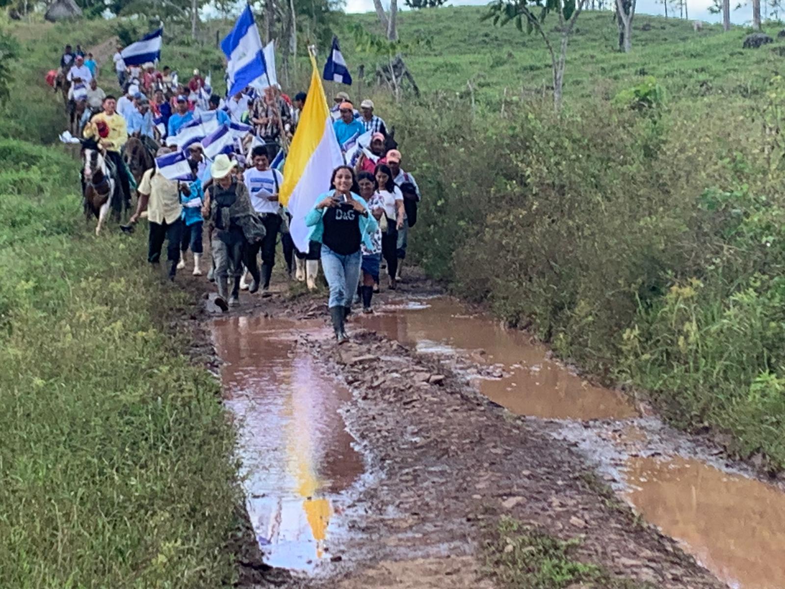 Campesinos marchan para conmemorar seis años de resistencia pacífica. Foto: Cortesía