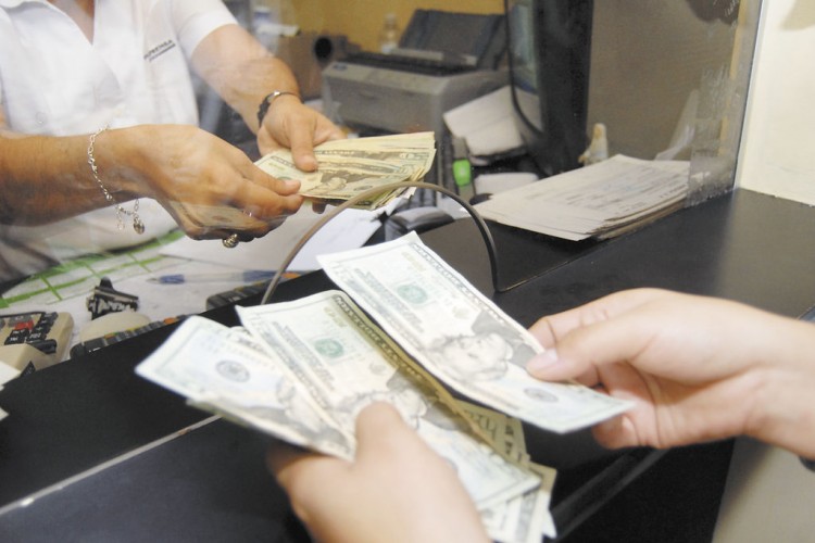 Crisis sociopolítica provoca reducción en la cartera crediticia de las microfinanzas. Foto: La Prensa
