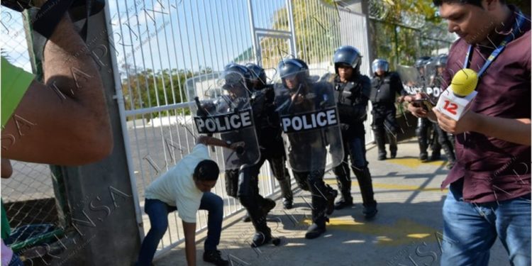 Policía Nacional agrede a más de 10 periodistas independientes de Nicaragua. Foto: La Prensa.
