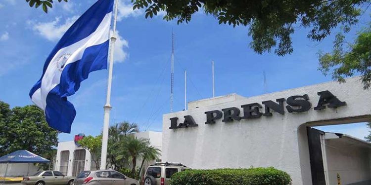 Dictadura podría entregar papel y tinta a La Prensa, después de 75 semanas de bloqueo aduanero. Foto: Cortesía