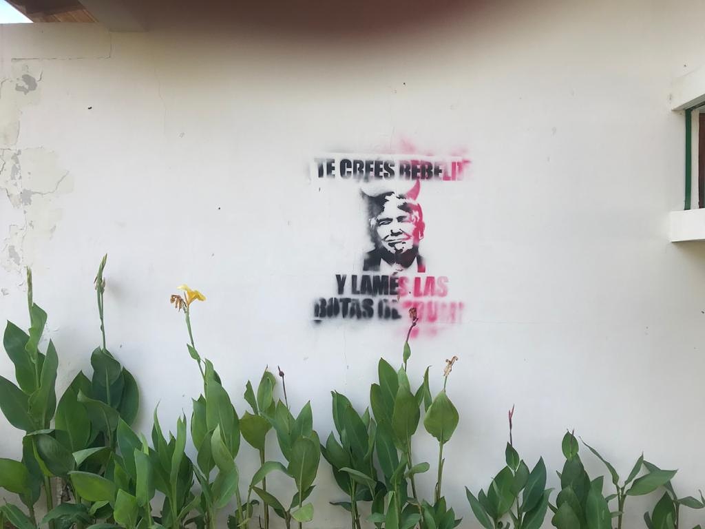 Pinta que hicieron fanáticos orteguistas al domicilio de Jesús Tefel, miembro del Consejo Político de la UNAB. Foto: Cortesía 