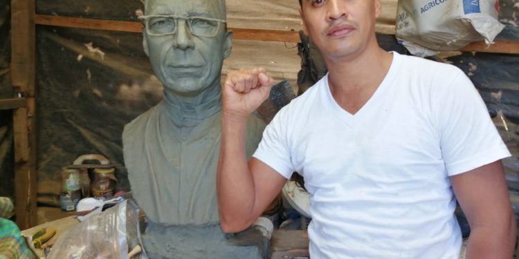 Policía libera al escultor Helmuth Bustos que fue apresado en los Juzgados de Managua