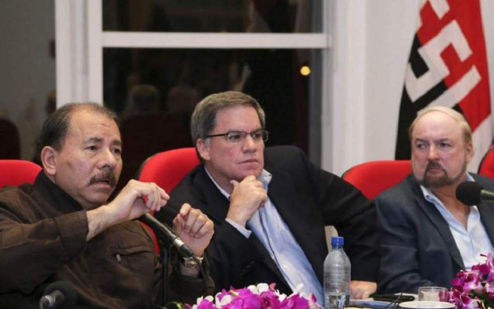 En los años de romance, Daniel Ortega comparecía con la cúpula empresarial y con los dueños del gran capital disfrutando de la alianza de "diálogo y consenso". En la gráfica, el dictador Ortega, el presidente del COSEP, José Adán Aguerri y el empresario Carlos Pellas.
