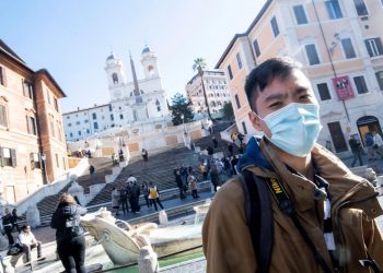 Italia se declara en cuarentena tras dispararse número de muertos por coronavirus