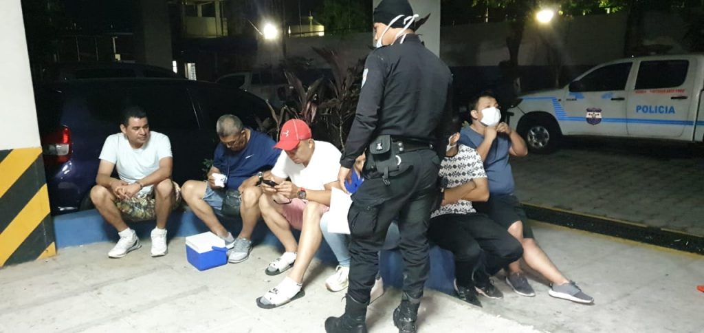 Más de 320 salvadoreños detenidos por no acatar la «cuarentena obligatoria domiciliar» ante el coronavirus