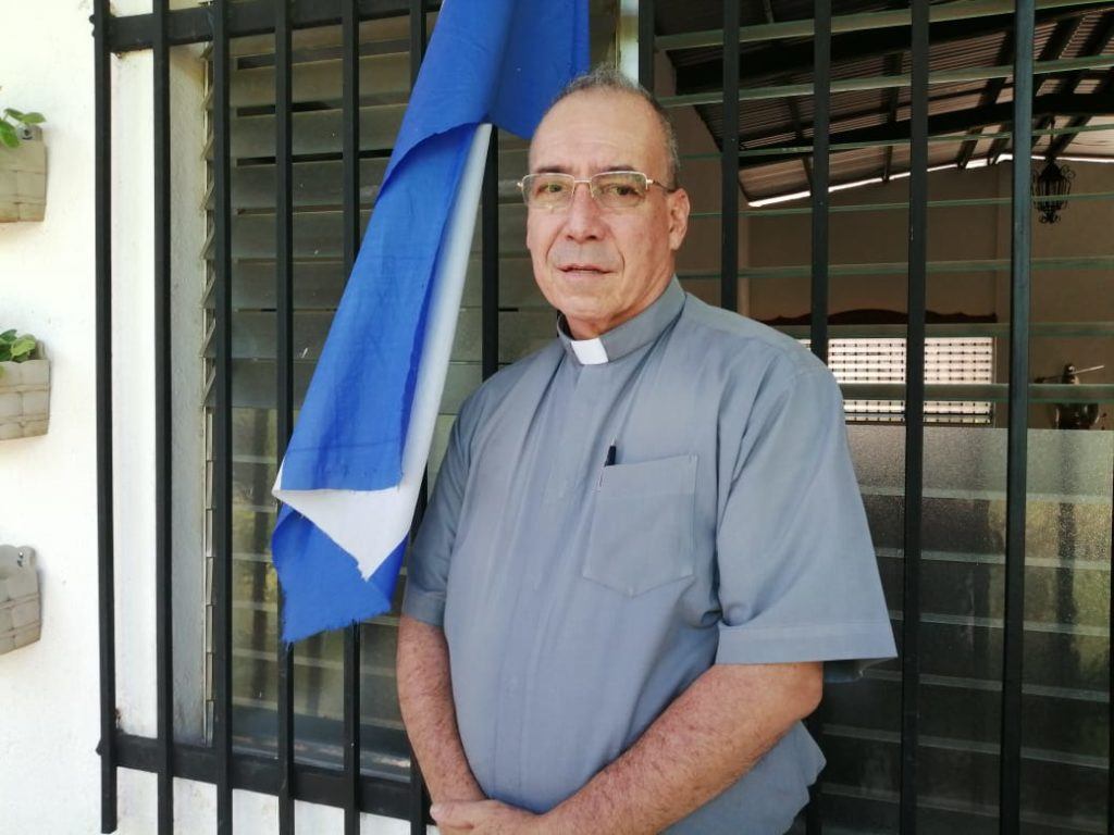 Padre Edwing Román: “Hoy más que nunca el periodismo independiente debe estar unido”