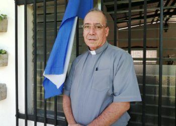 Padre Edwing Román: “Hoy más que nunca el periodismo independiente debe estar unido”. Foto: N. Miranda / Artículo 66