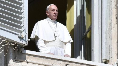 Papa Francisco, desde el balcón de la Plaza de San Pedro. (Abril 2020). Foto/Cortesía: Religión Digital
