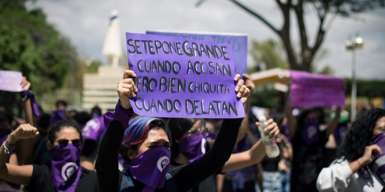 Avalancha de denuncias de violaciones, acoso sexual y abusos invade las redes sociales. Foto: Lucero Fotografía Feminista.