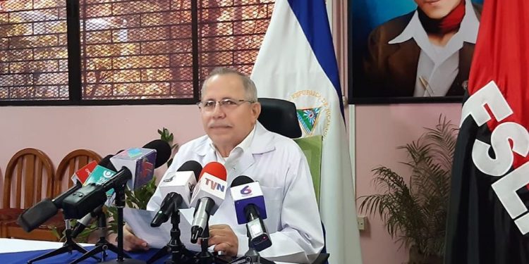 Carlos Sáenz, secretario general del Minsa, representa a la cara pública para hablar de la pandemia por parte del régimen