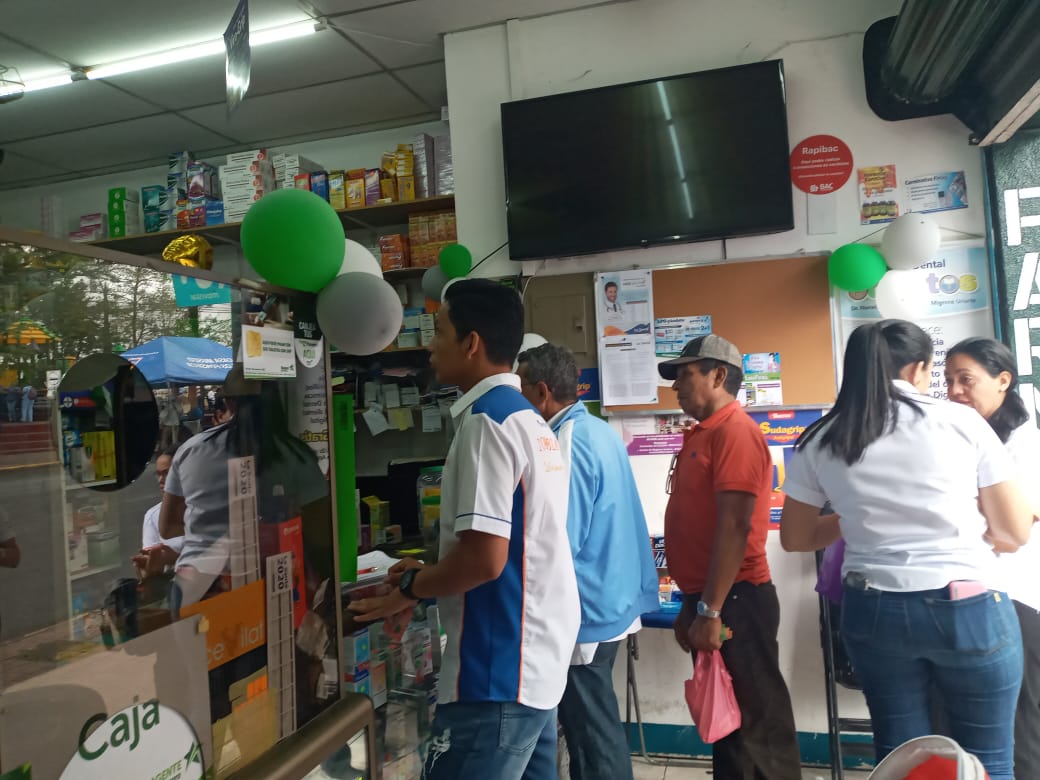 Nicaragüenses se vuelcan a los supermercados ante la pandemia del COVID-19. 