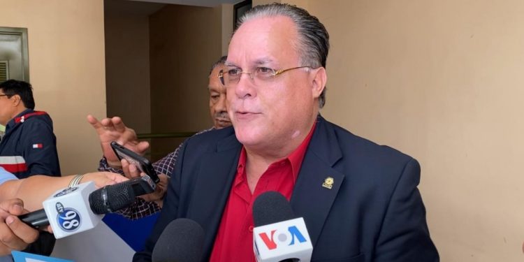 Empresario Leonardo Torres dice que los nicaragüenses «tenemos que aprender a convivir con el coronavirus». Foto: Nicaragua Investiga