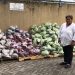 Francisca Ramírez, del Movimiento Campesino, comparte alimentos con nicas exiliados en Costa Rica. Foto: Gerall Chávez/Nicaragua Actual