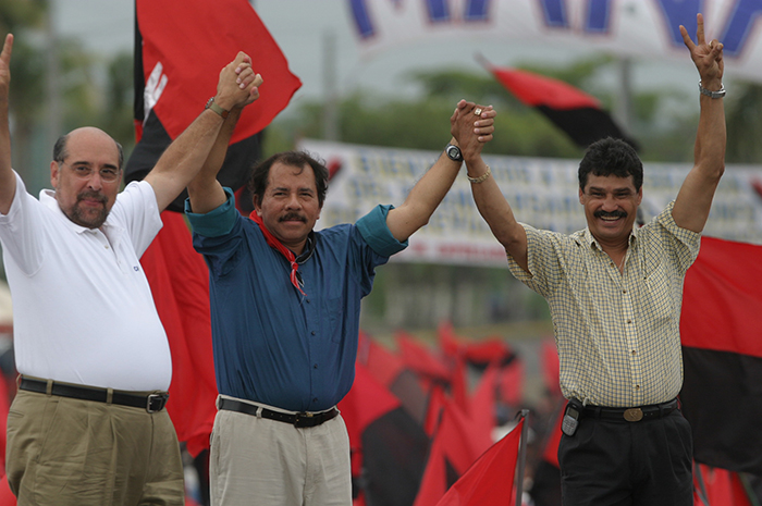 Dionisio Marenco en plena campaña municipal de 2004, año en que sería electo alcalde Managua, en fórmula con Alexis Argüello.
