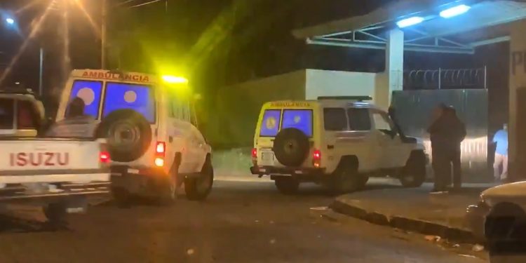 Hospital Alemán Nicaragüense topado de COVID-19 y despacha 10 muertos diario. Foto: Wilfredo Miranda