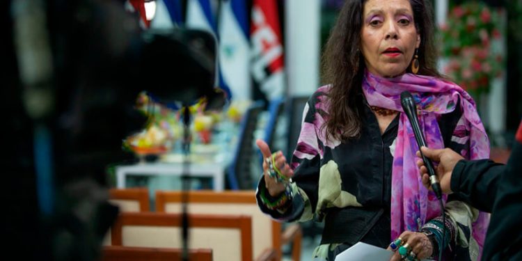 Rosario Murillo anuncia que el régimen presentará un «gran libro blanco» sobre el manejo de la pandemia del COVID-19. Foto: Medios Oficialistas