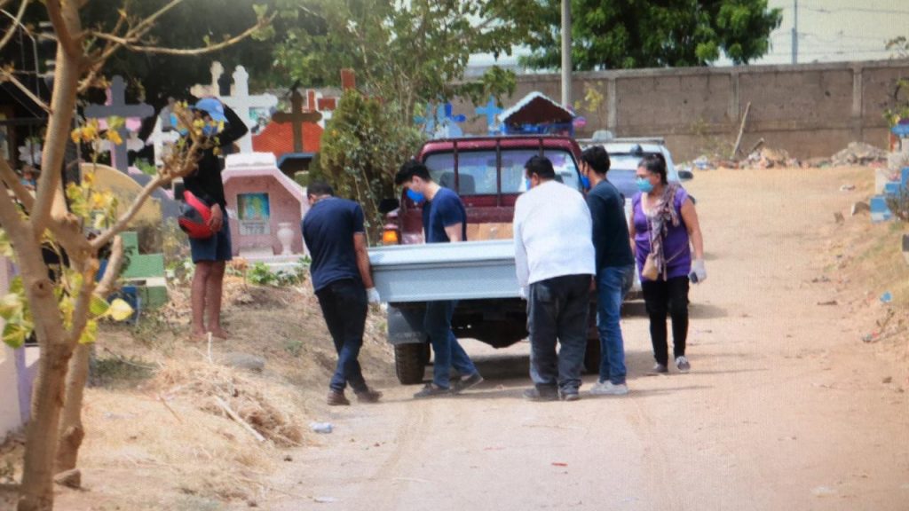Fallece por «neumonía» pero lo entregan en caja sellada y ordenan entierro de inmediato