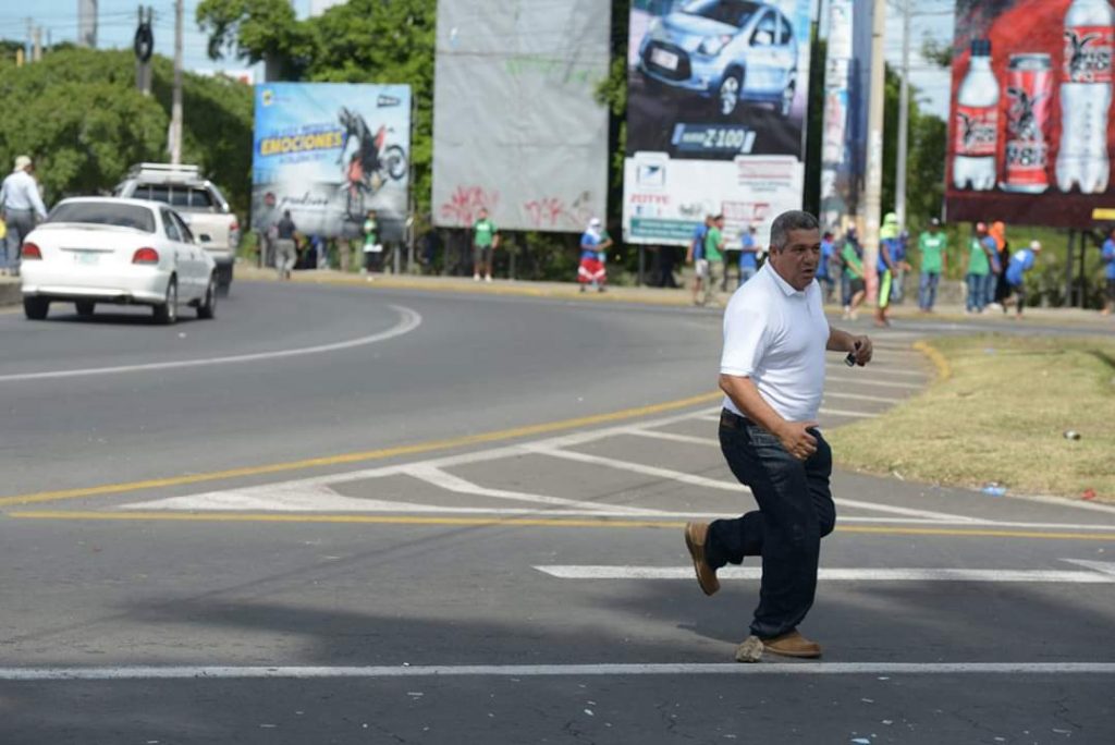 Periodista Emiliano Chamorro, afectado con síntomas de COVID-19
