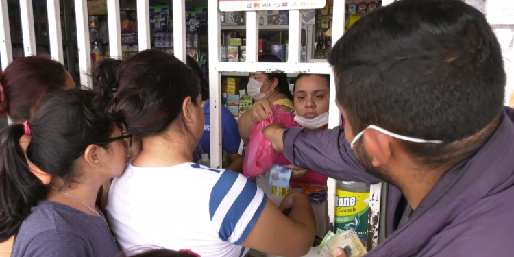 MIFIC inspecciona farmacias de Nicaragua por denuncias de altos costos en los medicamentos. Foto: Walkiria Chavarría