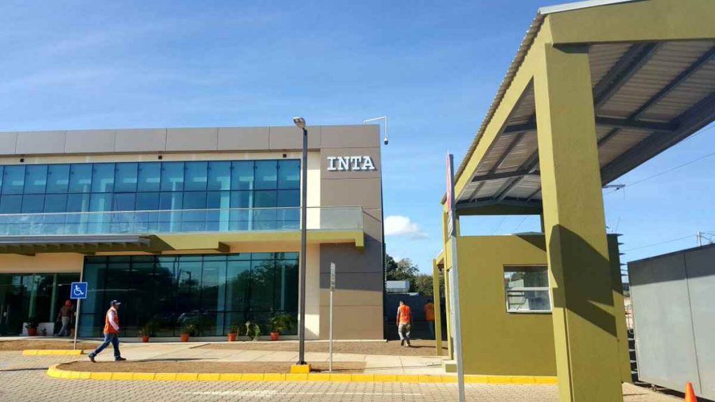 Un trabajador del INTA da positivo de COVID-19 y mandan a sus compañeros de vacaciones