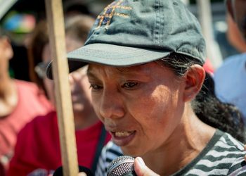 Lanzan campaña para construir casa a Elea Valle, la campesina que denuncia que el Ejército mató a su familia