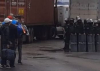 Antimotines orteguistas mantienen cercada entrada de Peñas Blancas para impedir el ingreso de nicaragüenses