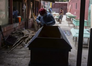 Incrementa demanda de ataúdes en Nicaragua en medio de la pandemia del COVID-19. Foto: Óscar Navarrete/ La Prensa