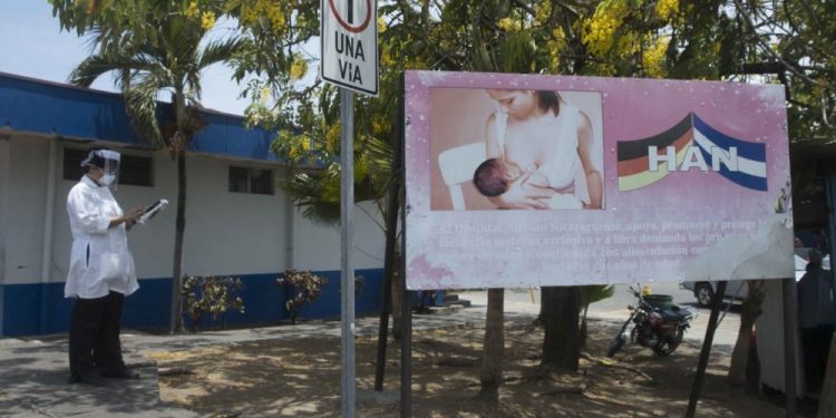 Régimen orteguista emprende campaña de desprestigio contra médicos que denuncian su negligencia frente al COVID-19. Foto: La Prensa