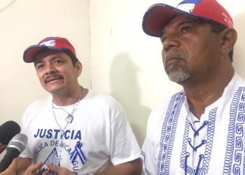 Medardo Mairena junto a Freddy Navas, ambos excarcelados políticos. Foto: Cortesía