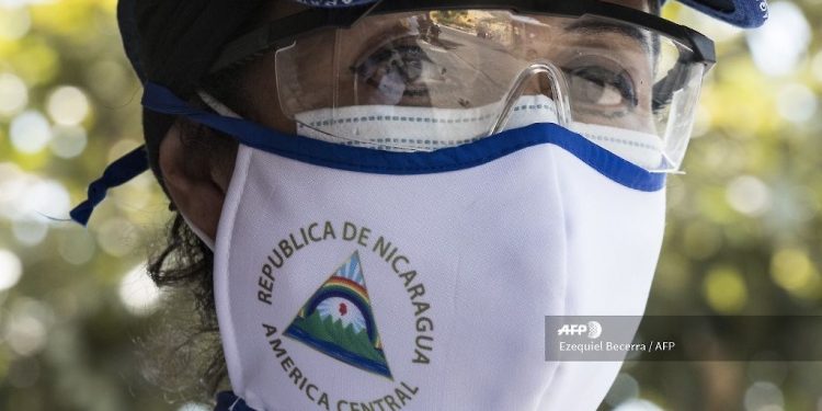 Al menos 40 trabajadores de la Salud han fallecido a causa del COVID-19 en Nicaragua. Foto: Ezequiel Becerra / AFP