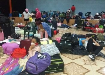 Nicaragüenses procedentes de Panamá están hacinados en albergues mientras el régimen va de pizca en pizca dejándolos retornar. Foto: Cortesía