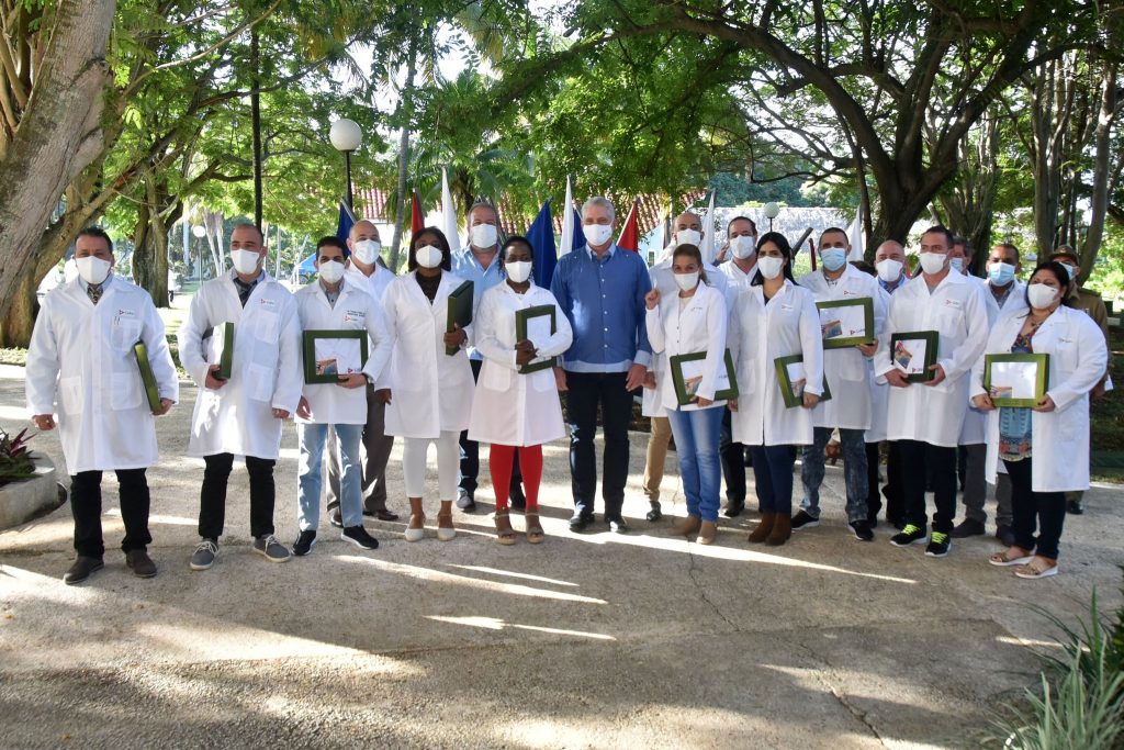 Se retiran de Nicaragua médicos cubanos que prometieron la cura contra el COVID-19
