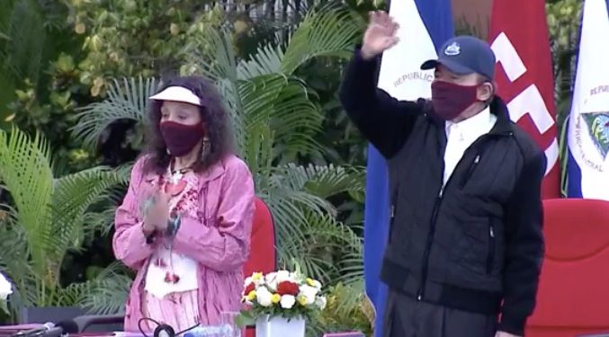 Daniel Ortega reaparece después de 39 días usando mascarilla